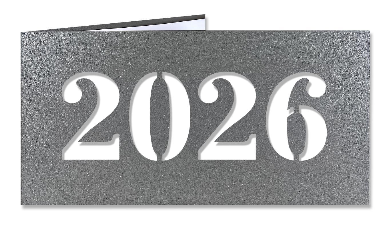 Graue Metallic-Neujahrskarte mit Laserstanzung 2026 und weißem Einlegeblatt