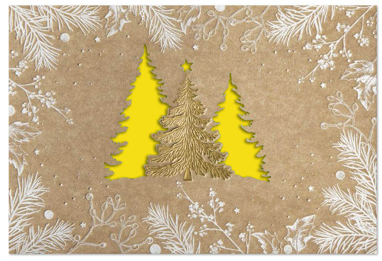 Florale Stanz-Weihnachtskarte in naturbraun mit Tannenbäumen und Goldprägung, Einleger gelb
