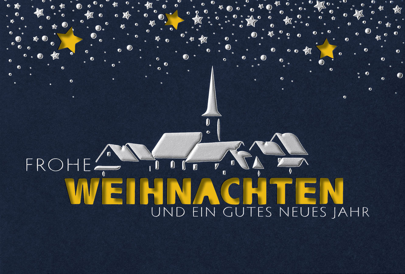 Weihnachtskarte nachtblau mit verschneiter Dorfsilhouette, Sternenhimmel und gelbem Falteinleger