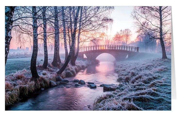 Winterliche Naturlandschaftskarte "Brückenromantik" im Licht der Dämmerung mit Brücke über einem Bachlauf