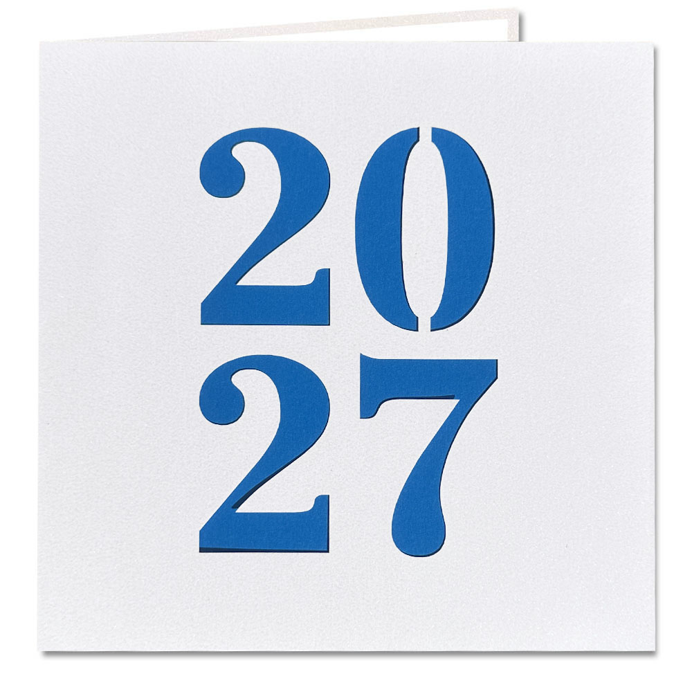 Weiße Metallic-Neujahrskarte mit Jahreszahl 2027 Stanzung und blauem Einlegeblatt