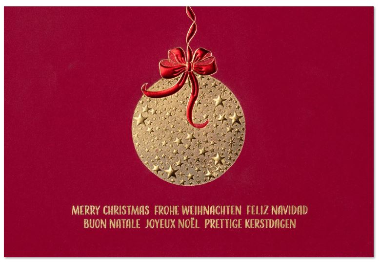Rote Weihnachtskarte "Goldkugel" mit internationalen Weihnachtsgrüßen und goldener Weihnachtskugel, inkl. Einlegeblatt