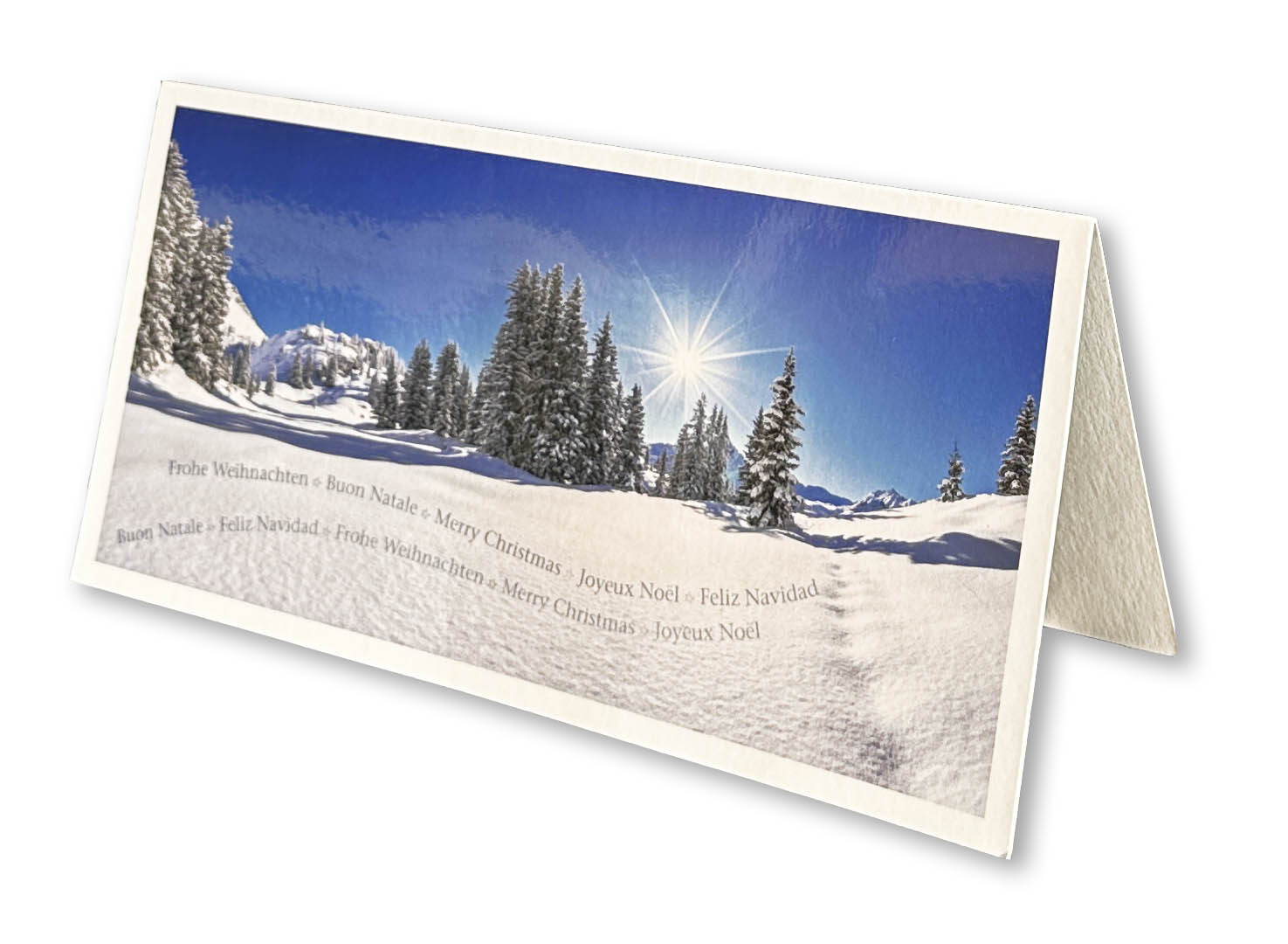 Internationale Panoramaformat Weihnachtskarte mit strahlender, verschneiter Winterlandschaft und aufgehender Sonne