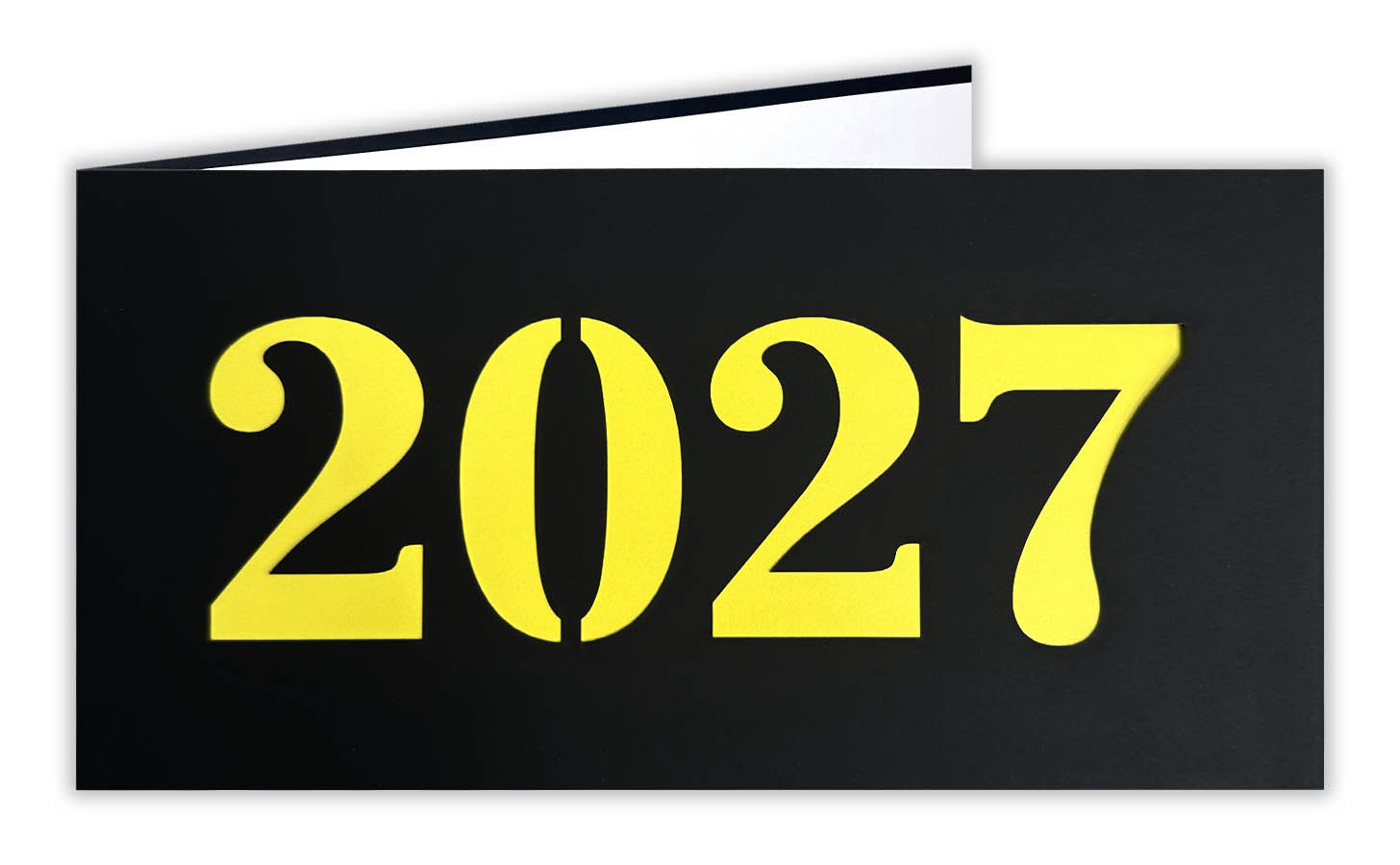 Mattschwarze Neujahrskarte mit Laserstanzung 2027 und gelbem Einlegeblatt