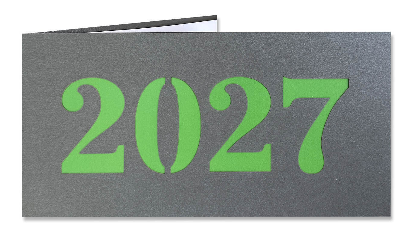 Graue Metallic-Neujahrskarte mit Laserstanzung 2027 und grünem Einlegeblatt