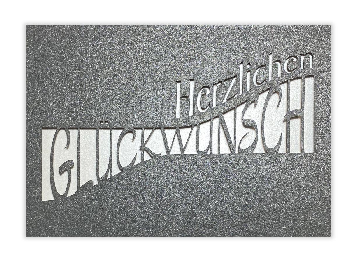 Glückwunschkarte in anthrazit mit perlmuttfarbenem Einlegeblatt und Stanzung
