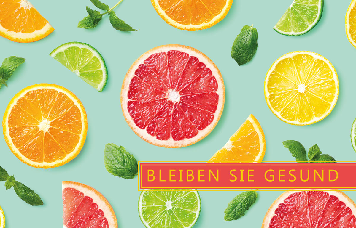 Grußkarte "Bleiben Sie gesund" mit Zitrusfrüchen und frischer Minze auf türkisem Hintergrund