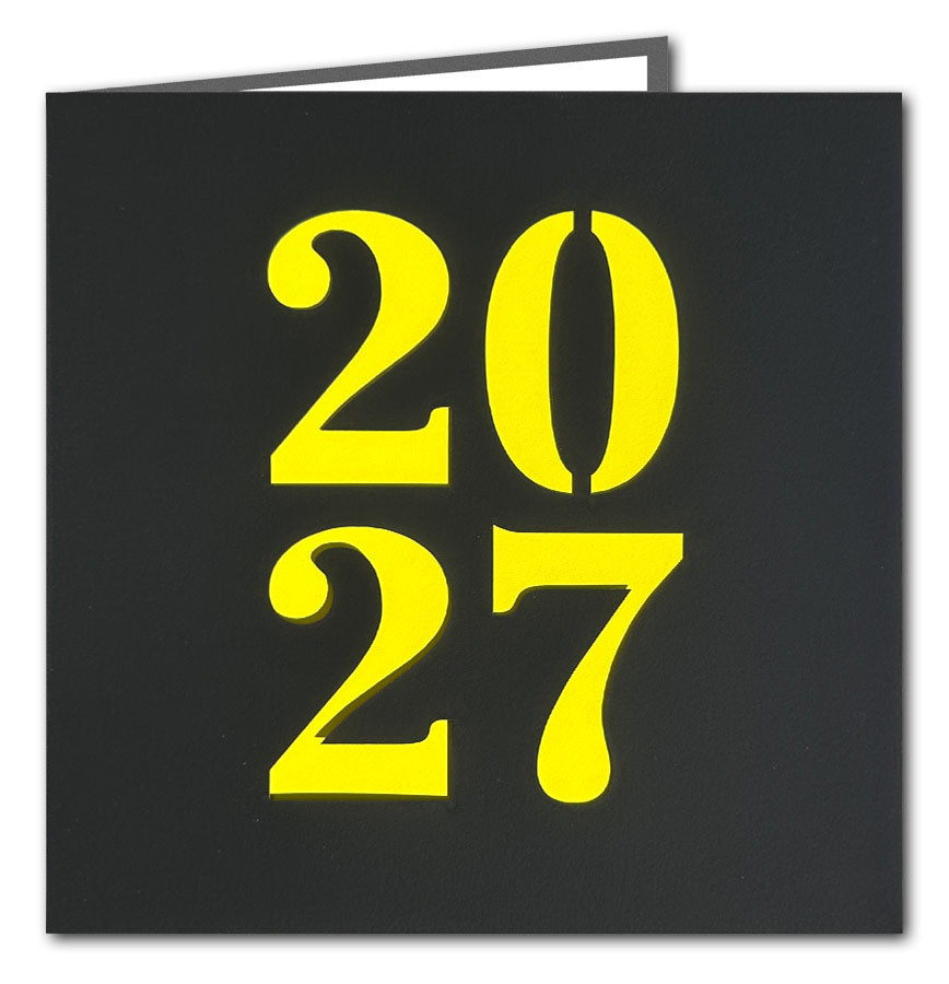 Mattschwarze Neujahrskarte mit Laserstanzung 2027 und gelbem Einlegeblatt