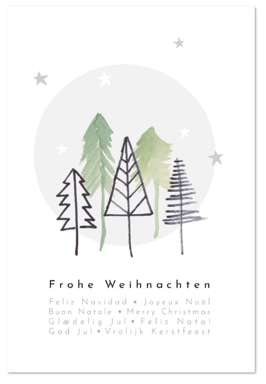 Moderne Weihnachtskarte "Winterwald" weiß mit Weihnachtsbäumen und internationalen Grüßen