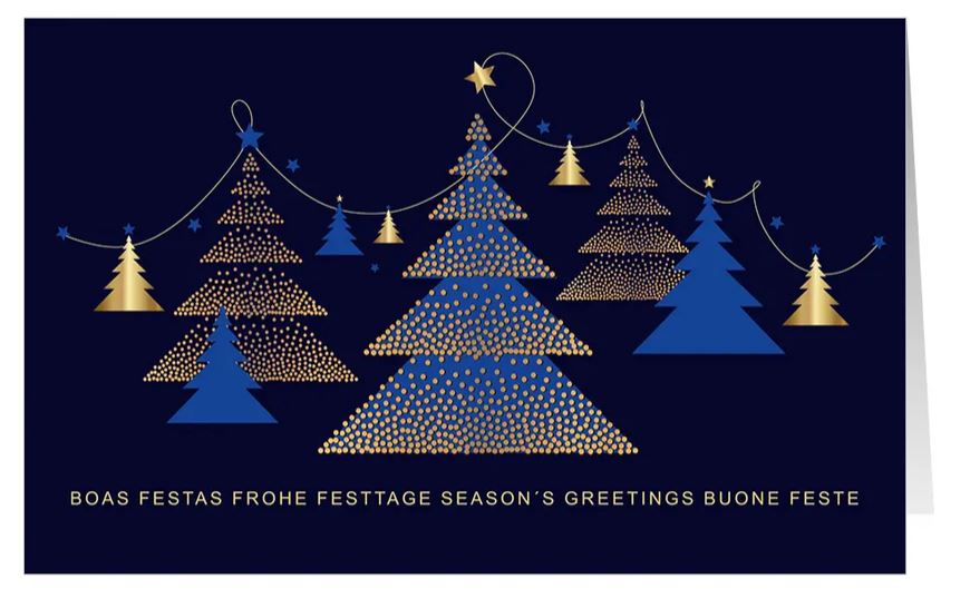 Dunkelblaue Weihnachtskarte "Nachtblauer Glanz" mit internationalen Weihnachtsgrüßen und Weihnachtsbäumen
